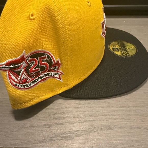 New Era Yellow and Black Hat with Red blue jays logo size 7 1/4 - Picture 2 of 5